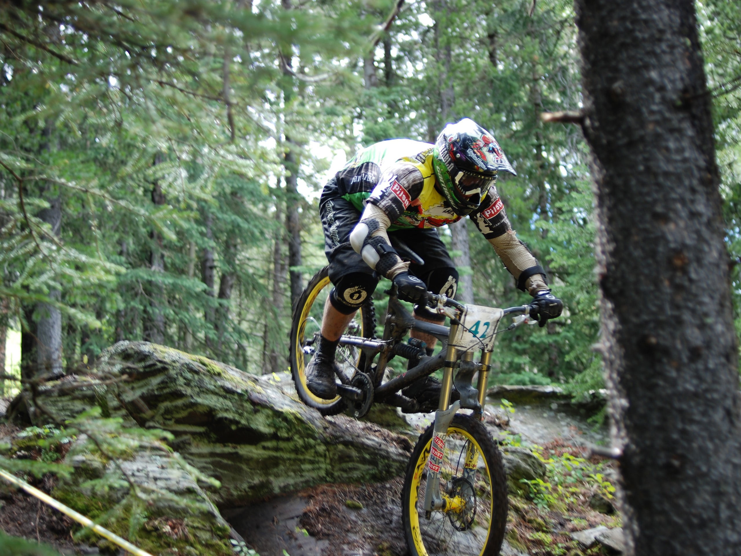 Downhill Mountain Biking - HD Wallpaper 