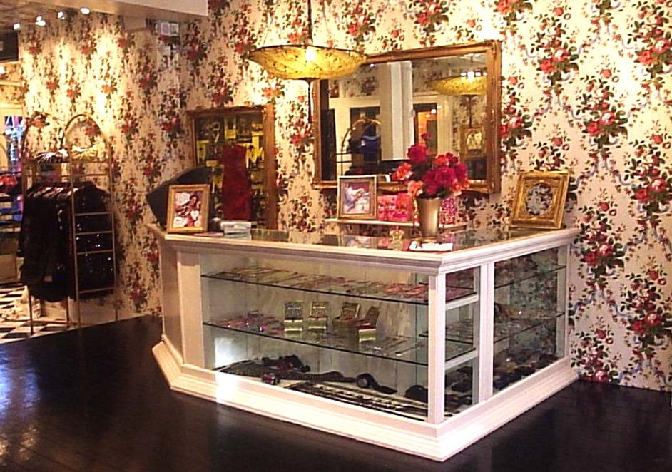 Betsey Johnson Wallpaper - Betsey Johnson Covent Garden Shop - HD Wallpaper 
