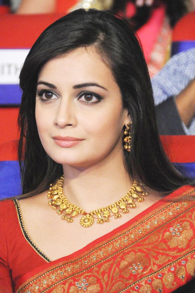 Dia Mirza Bollywood Actress - HD Wallpaper 