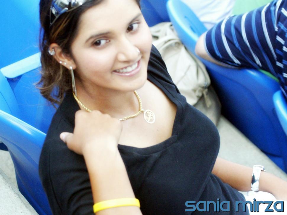 Sania Mirza Tennis Star Wallpaper,star Wallpaper,sania - HD Wallpaper 