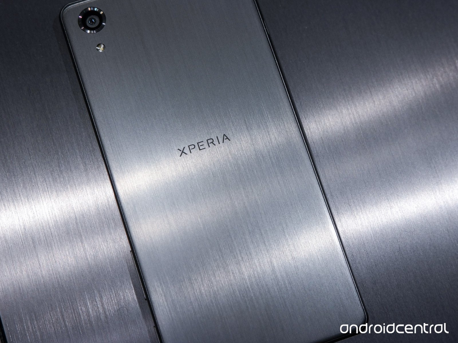 Xperia X Performance Silver - HD Wallpaper 