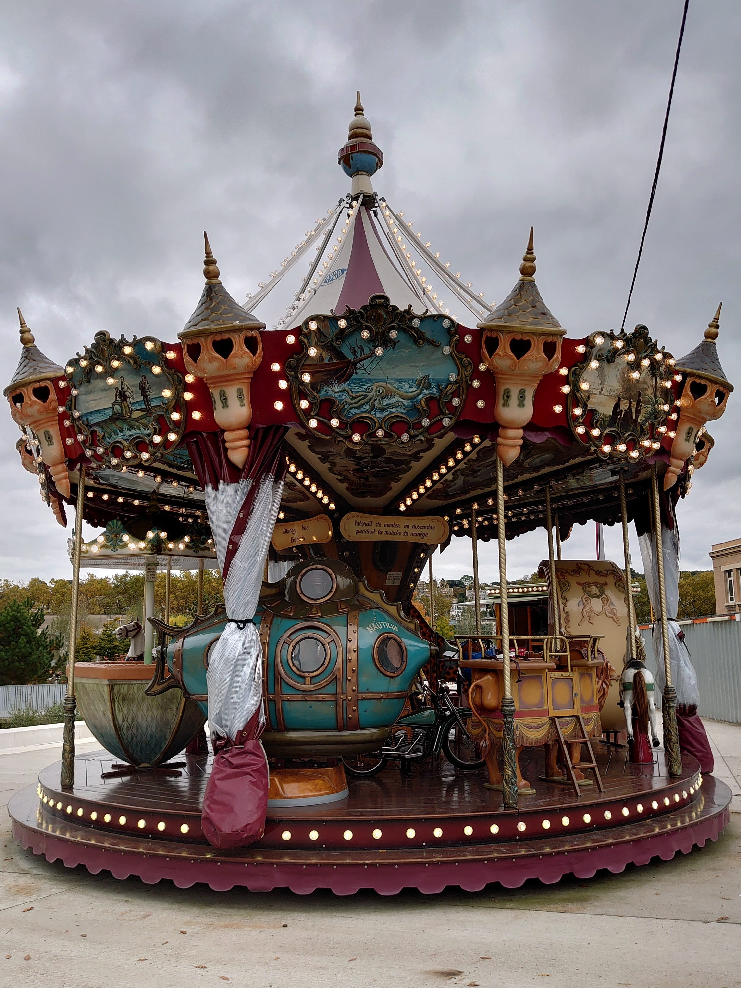 Child Carousel - HD Wallpaper 