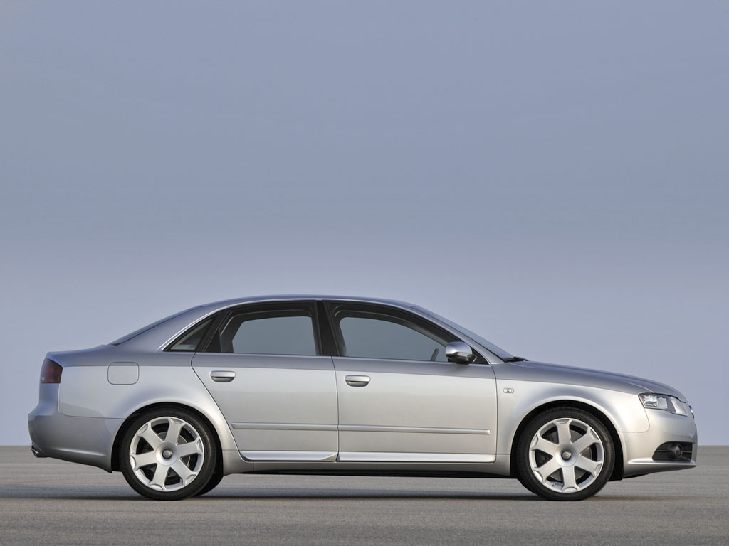 2004 Audi S4 Thumbnail Image - Audi S4 2005 V8 - HD Wallpaper 