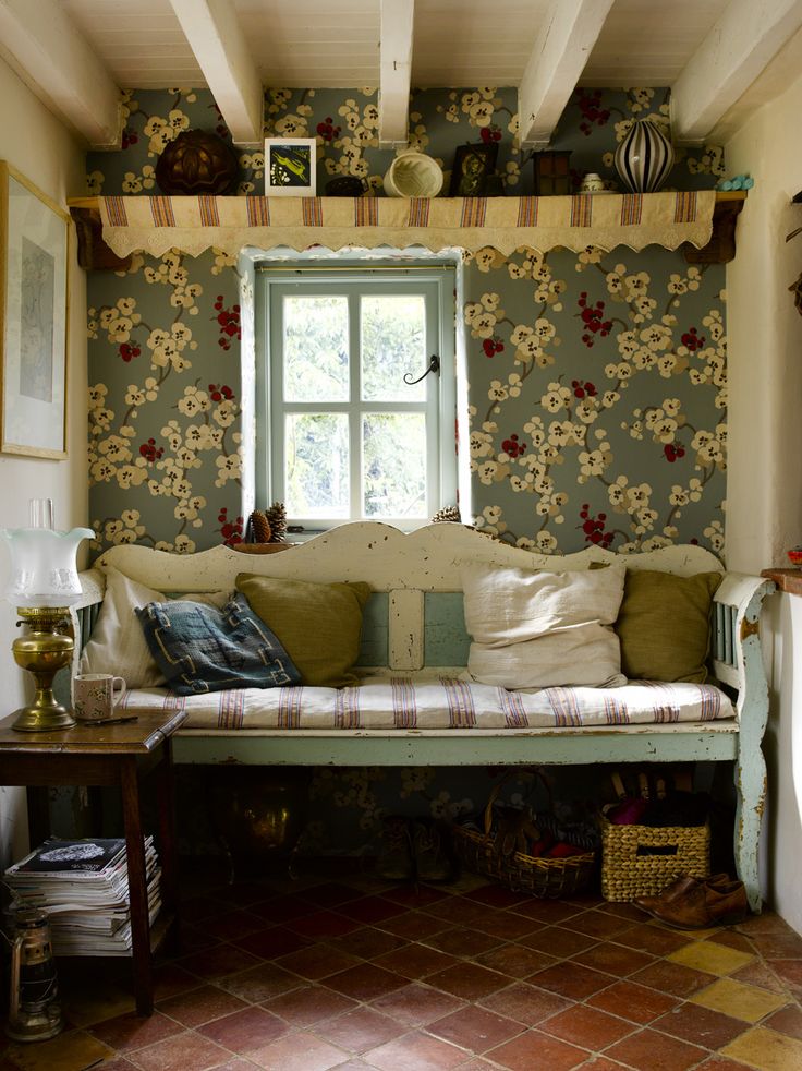 Im A Bit Scared Of Wallpaper In Small Spaces But This - Irish Cottage Interior Design Ideas - HD Wallpaper 