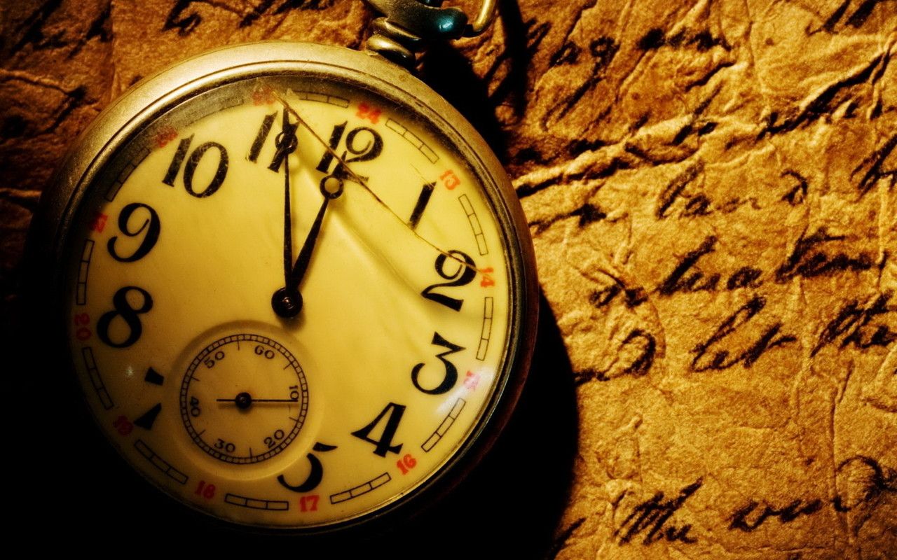 Nice Clock Wallpaper - Vintage Old Fashioned Clock - HD Wallpaper 