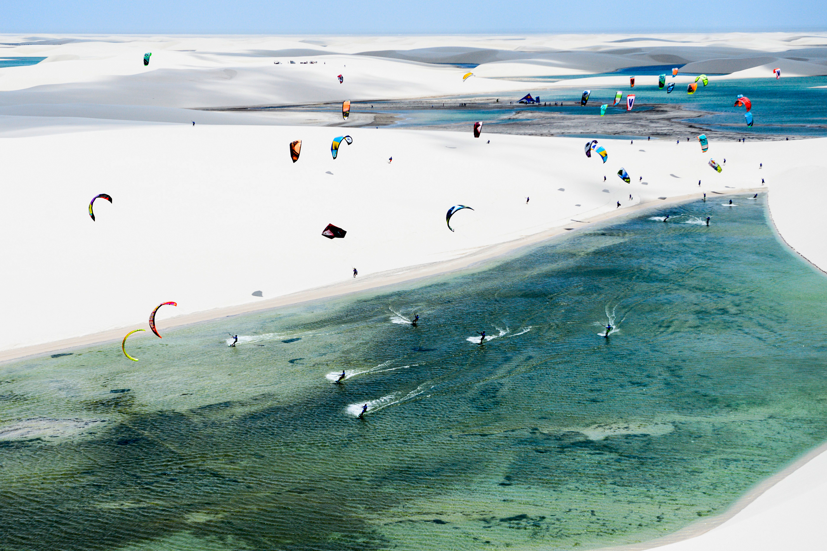 An Arial Shot Of The Red Bull Rally Dos Ventos Kitesurfing - HD Wallpaper 