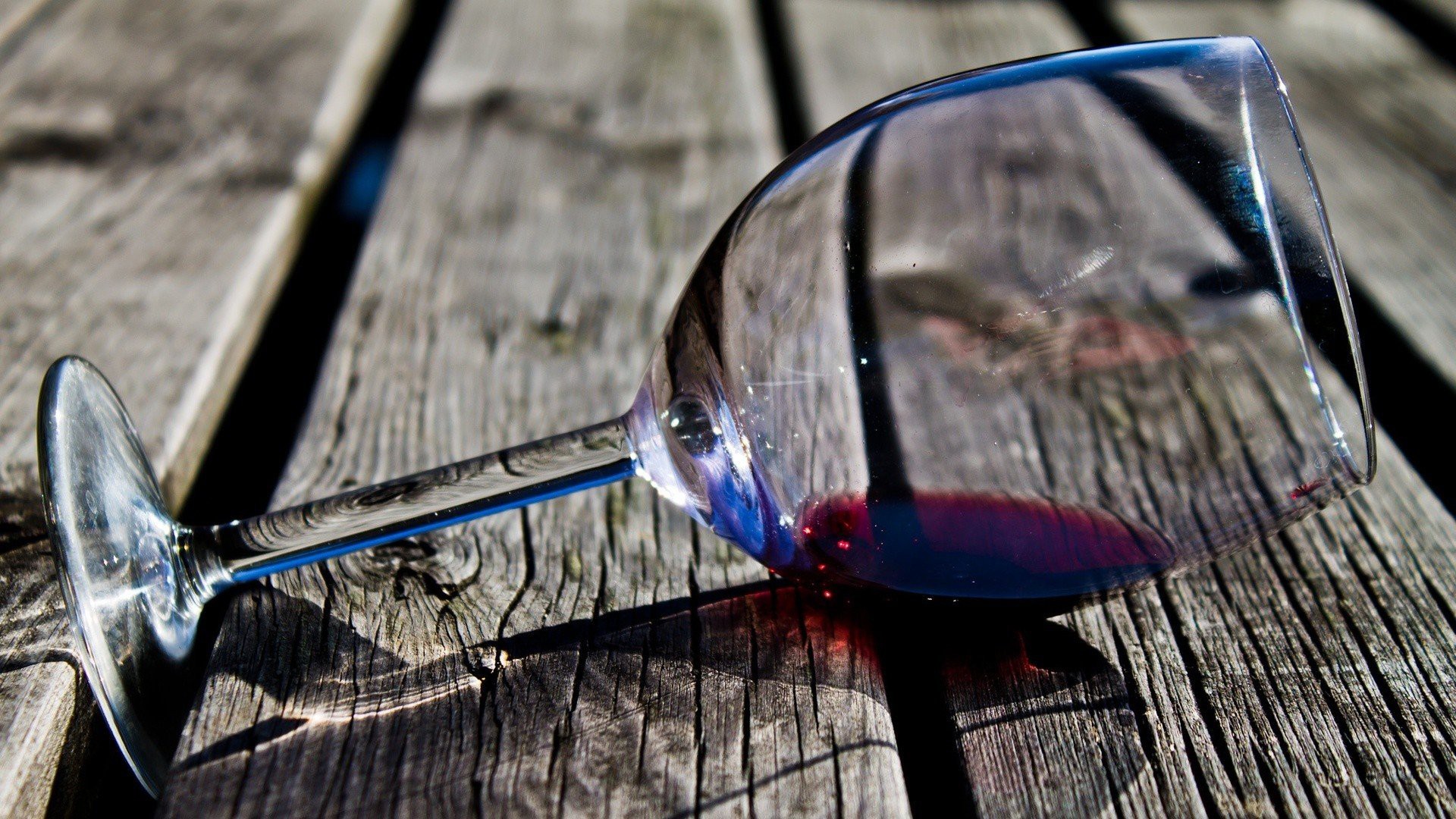 Glass Wine Fallen Wine Glass - Empty Wine Glass - HD Wallpaper 