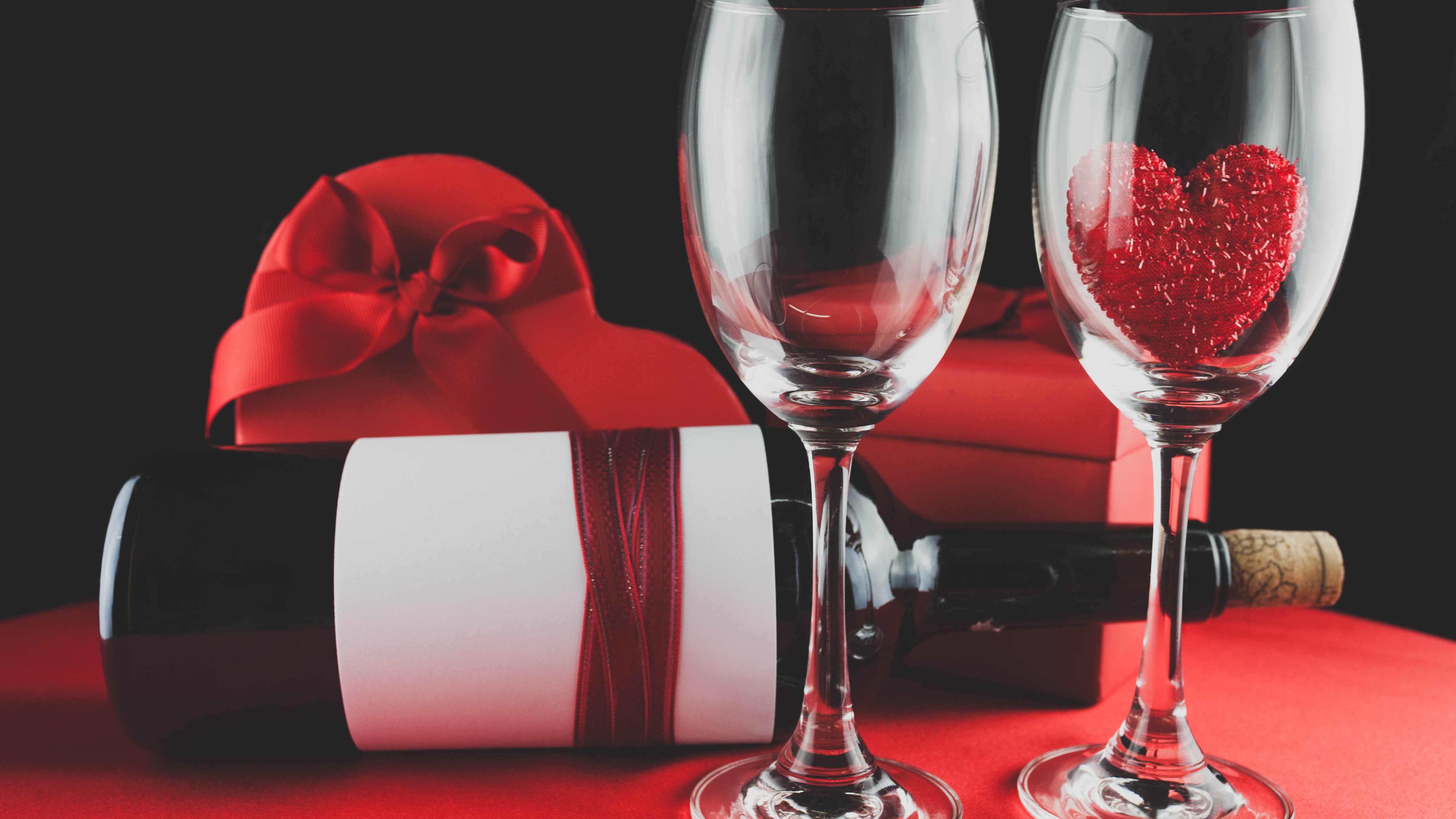 Wallpaper Two Glass Cups, Wine, Love Heart, Gifts - Valentine Food Photography - HD Wallpaper 