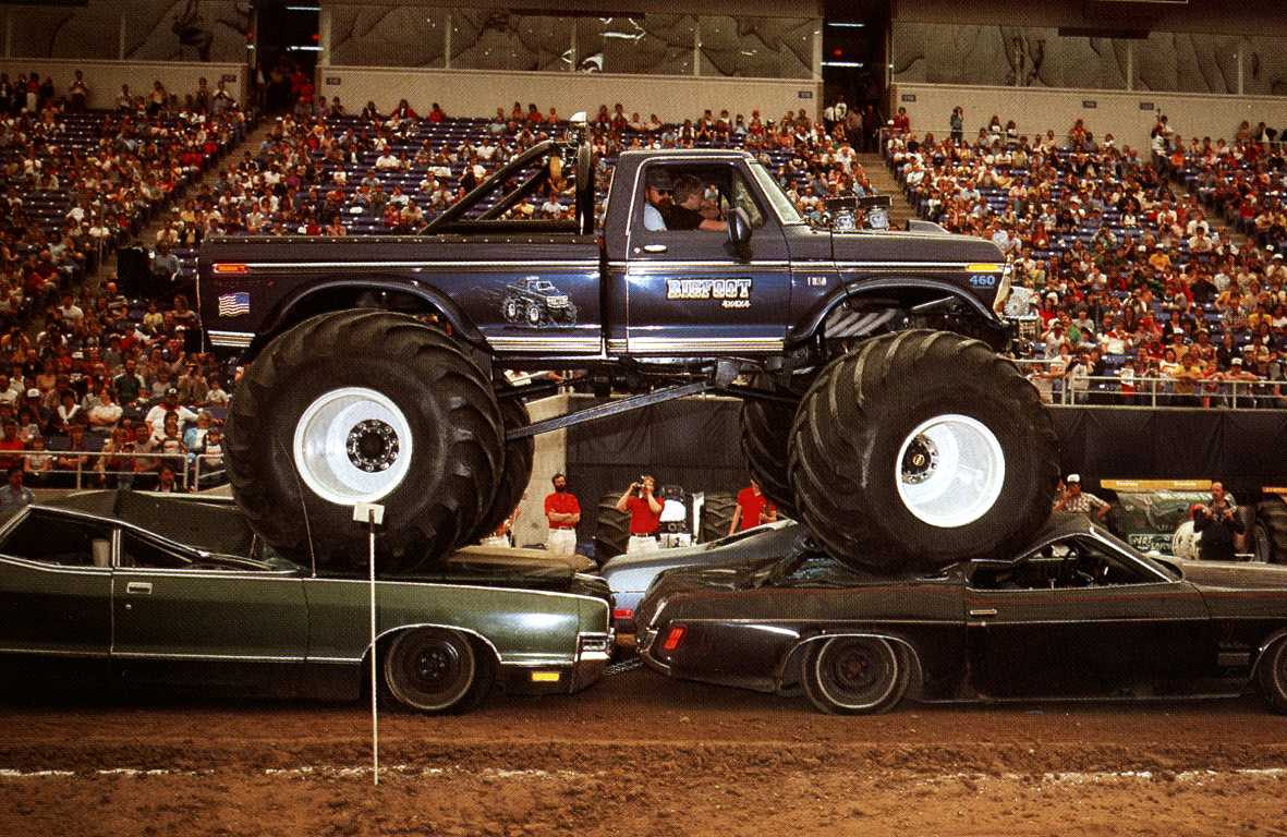 Bigfoot 1 Car Crush - HD Wallpaper 
