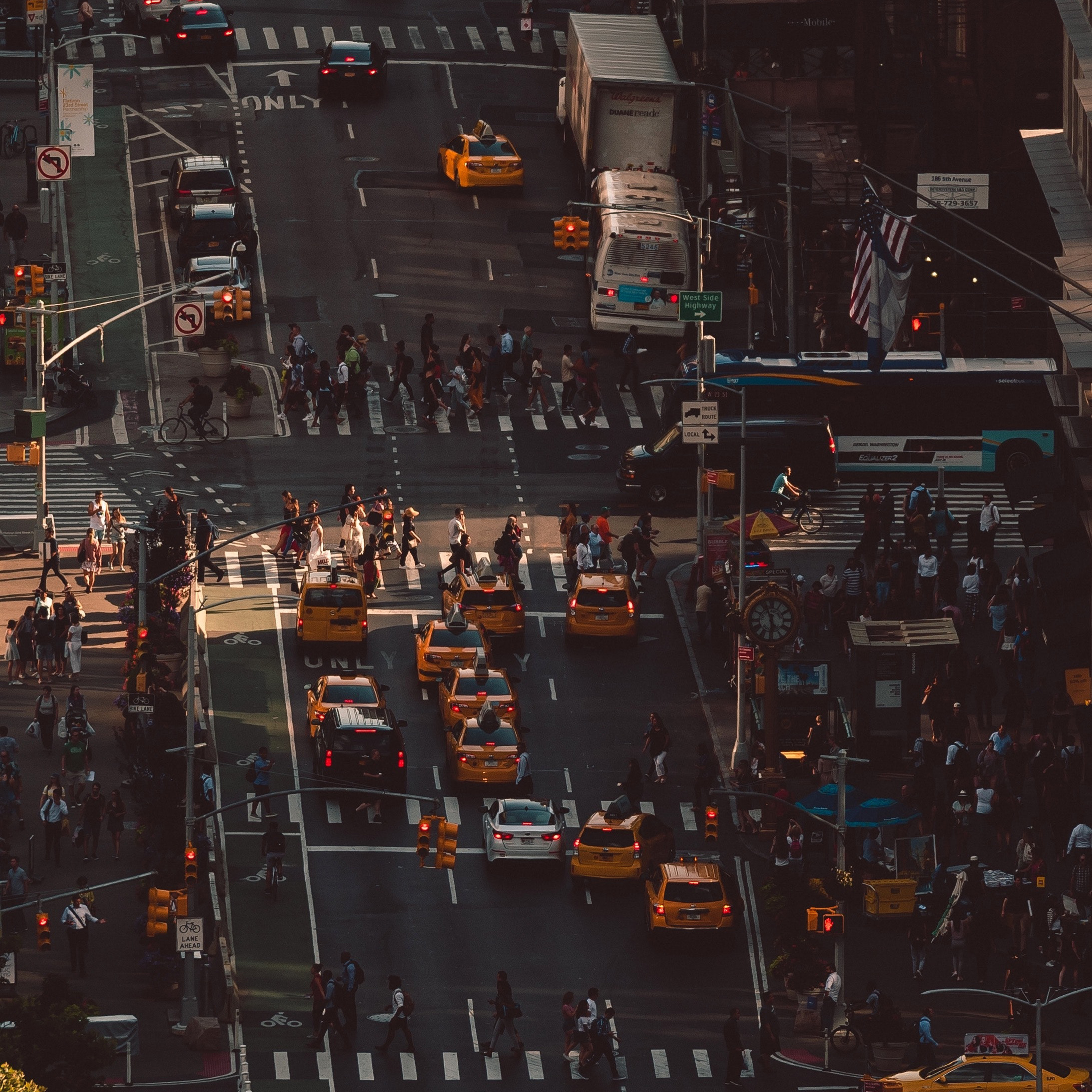 Iphone People - HD Wallpaper 