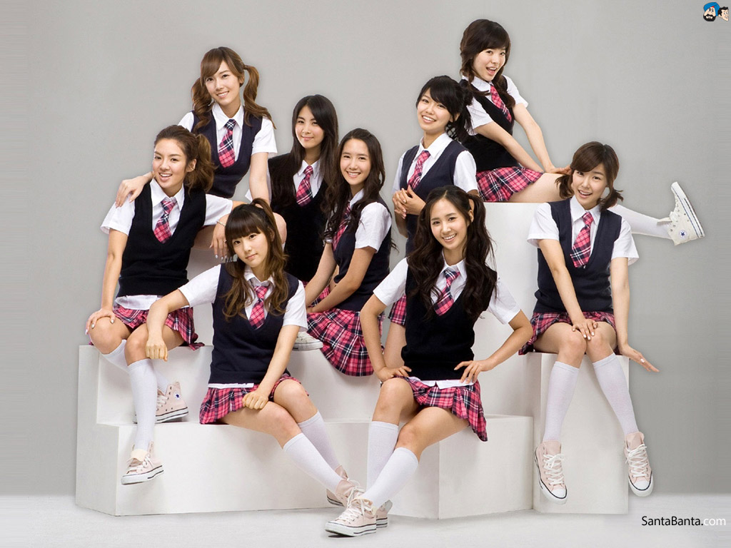 Girls In School Uniforms With Suspenders - HD Wallpaper 