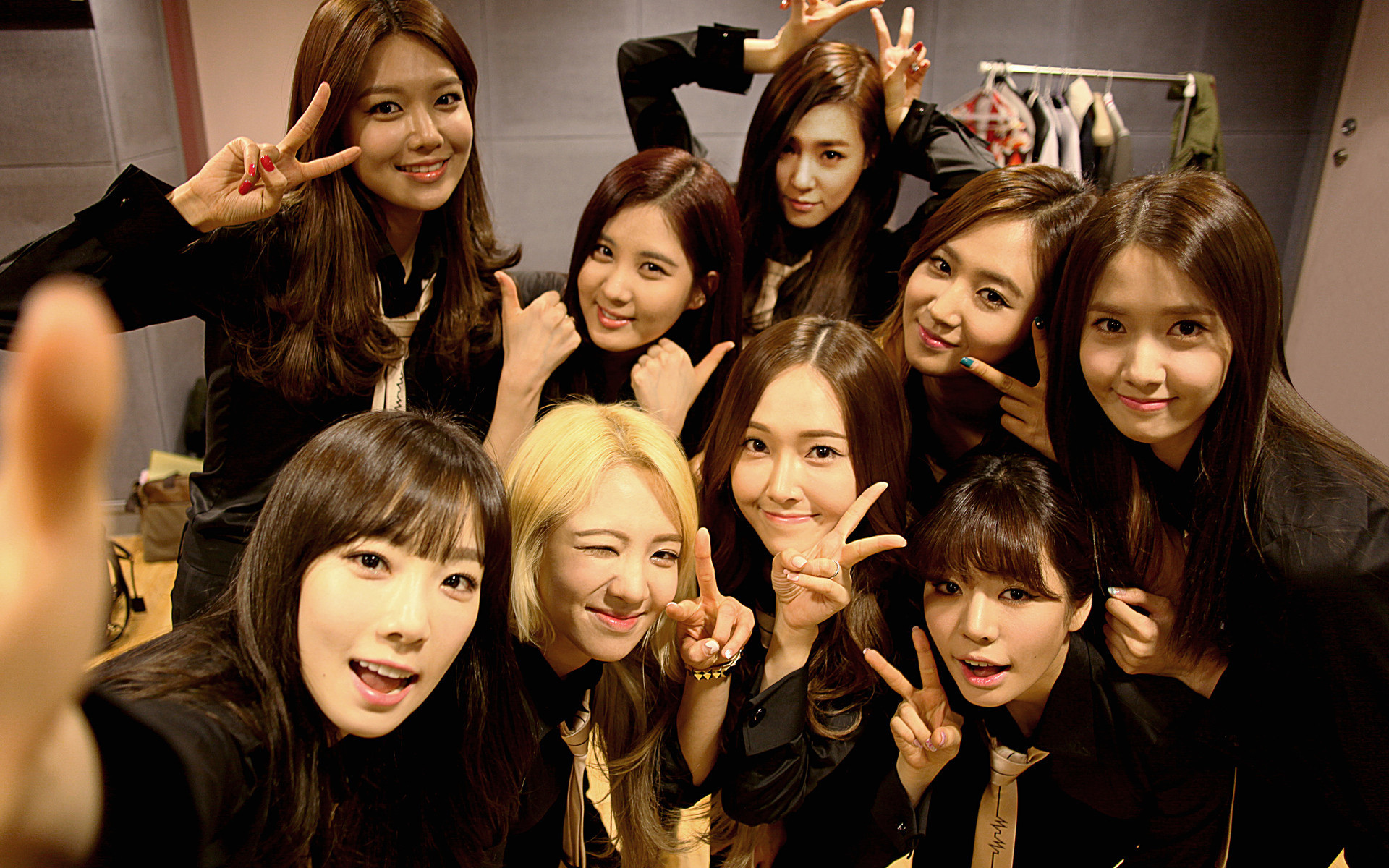 Snsd Girls Generation Wallpaper Hd 15 
 Data-src - Girls Generation Group Selfie - HD Wallpaper 