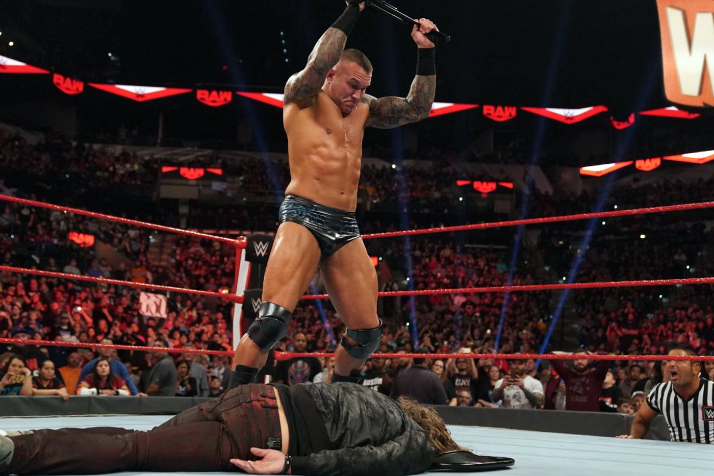 Randy Orton Attacks Edge Wwe Monday Raw - Randy Orton Edge Raw - HD Wallpaper 