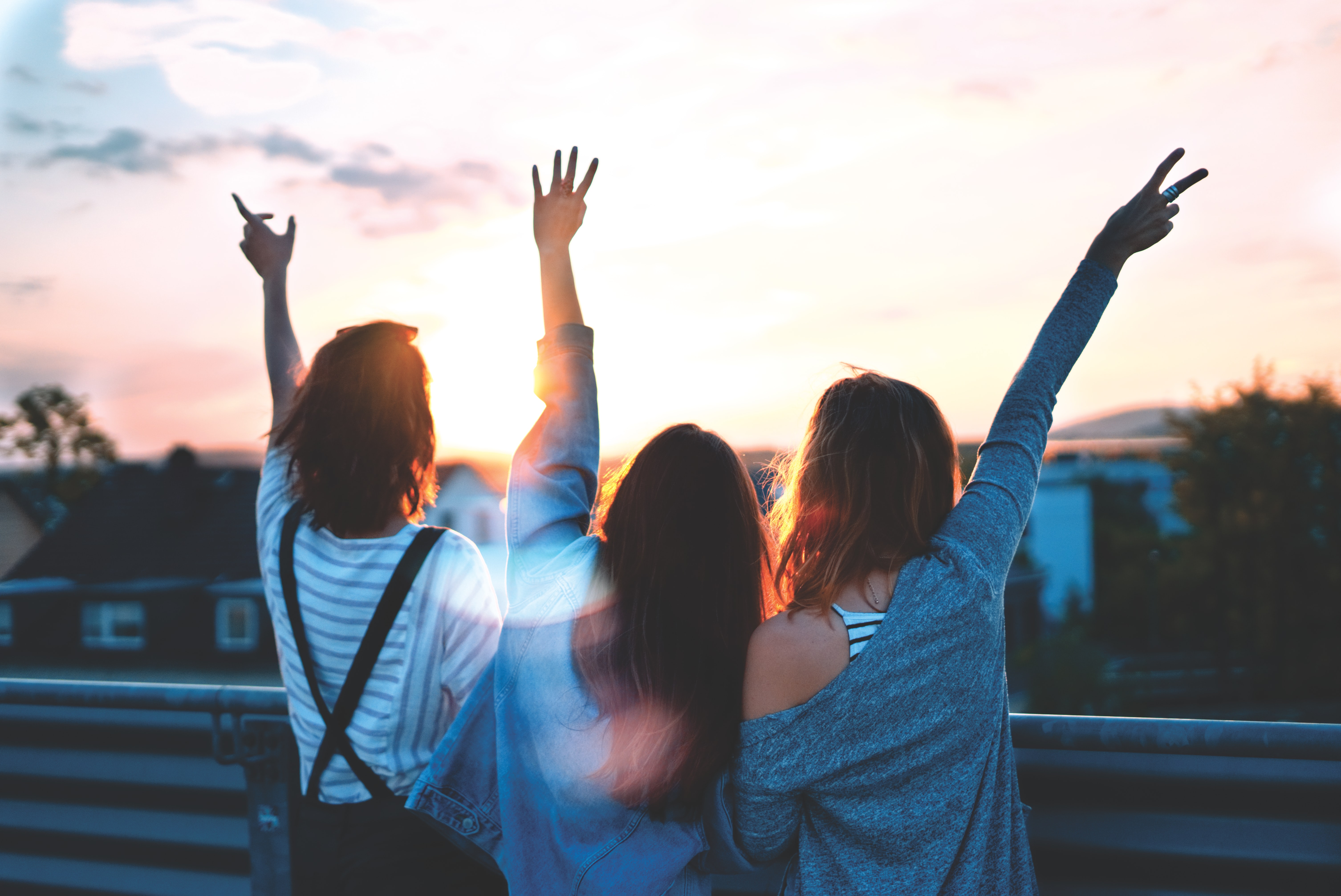 Travelling With Friends - HD Wallpaper 