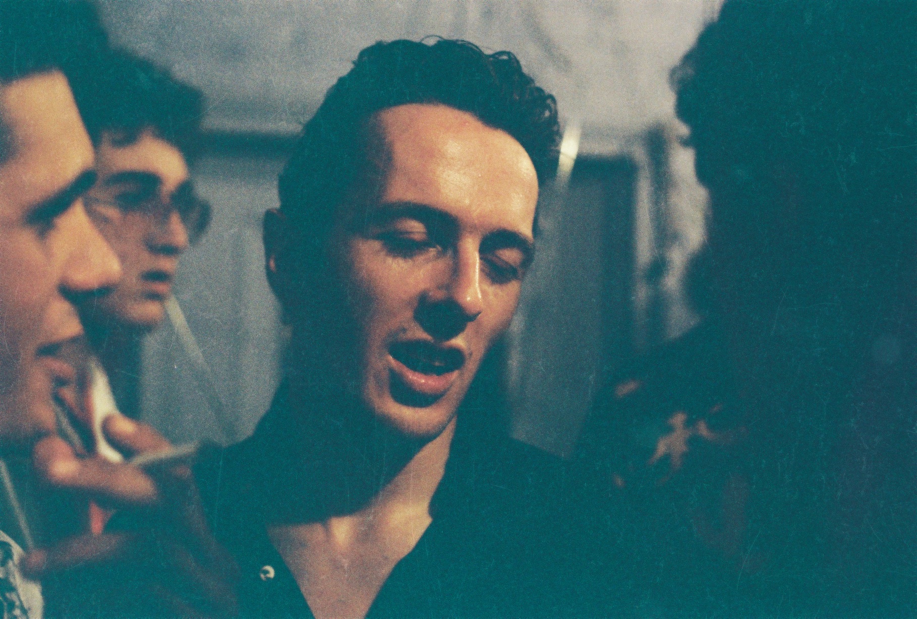 Joe Strummer Backstage Bonds Copy - Joe Strummer Backstage - HD Wallpaper 