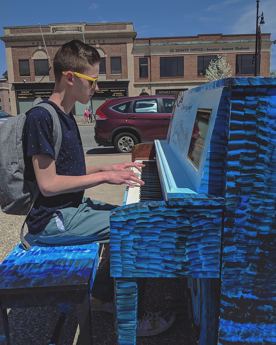 Sitting - HD Wallpaper 