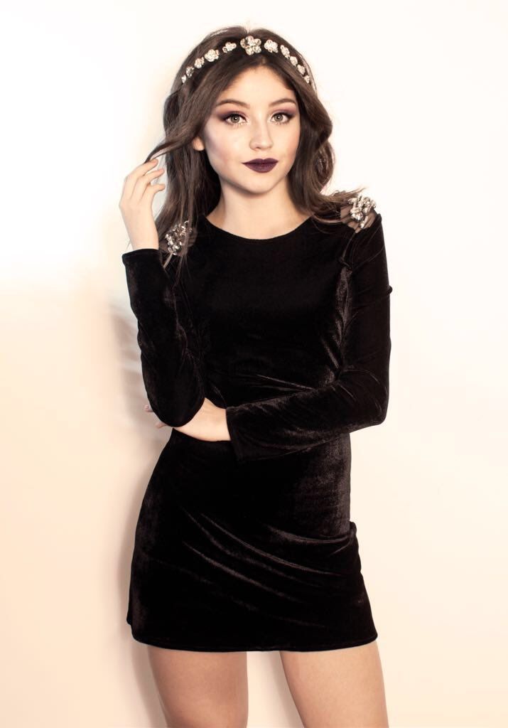 Karol Sevilla Vestido Negro - HD Wallpaper 