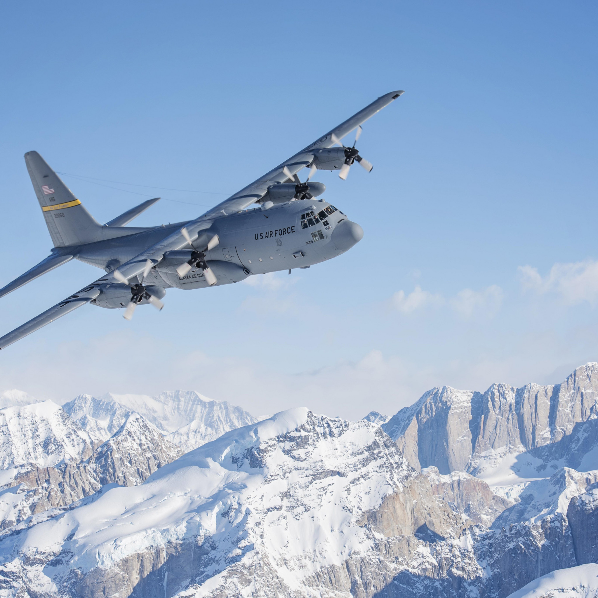 Hercules Aircraft Wallpaper - Airplane With Ice Mountains - HD Wallpaper 