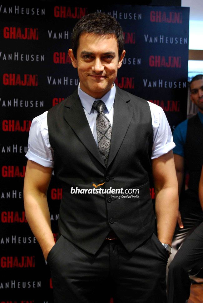 Aamir Khan At Van Heusen S Ghajini Collection Launch - Amir Khan In 3 Idiots - HD Wallpaper 