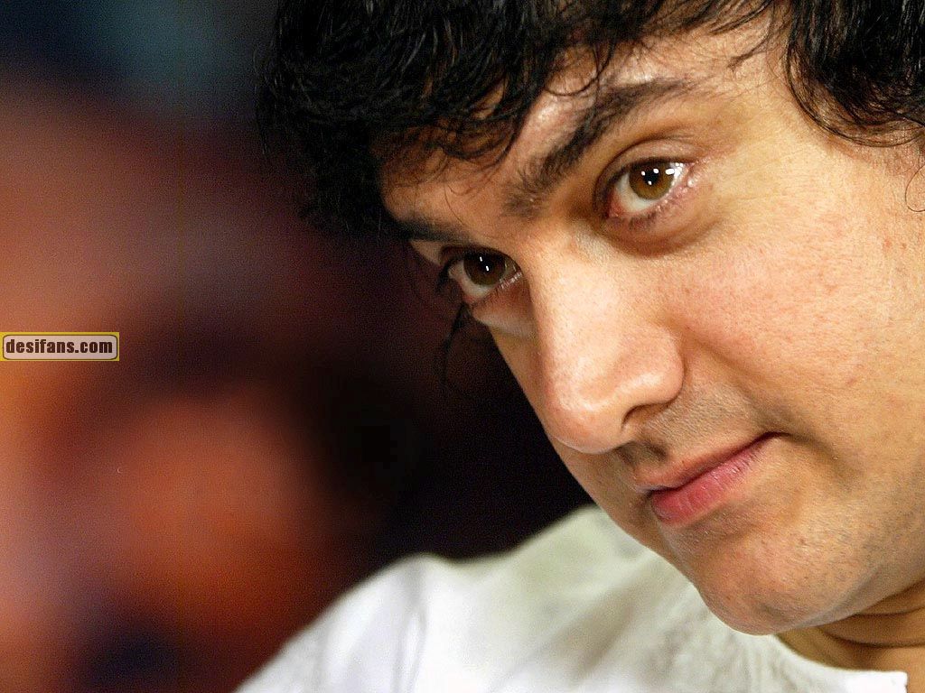 Aamir Khan Eye Colour - HD Wallpaper 