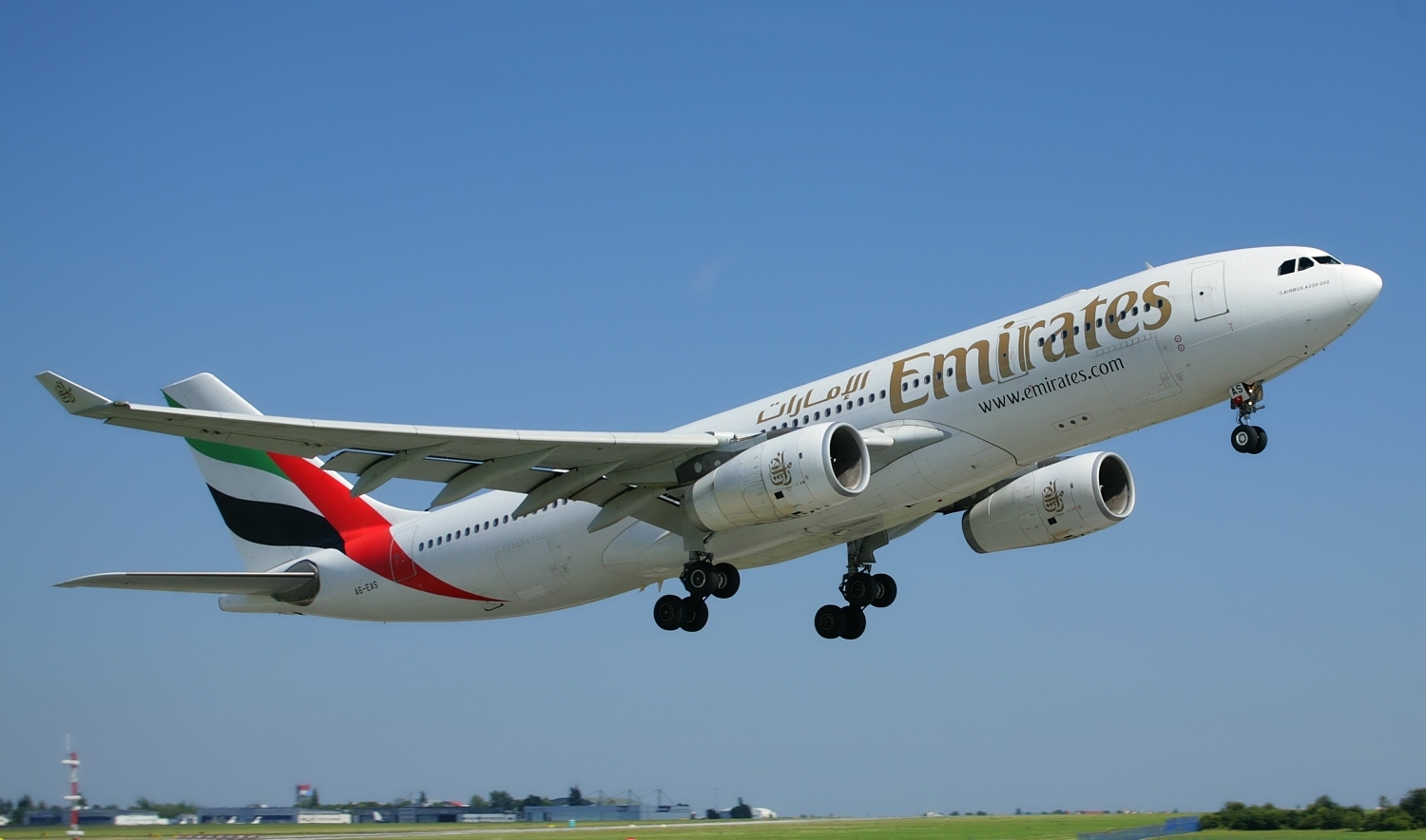 Montréal–pierre Elliott Trudeau International Airport - HD Wallpaper 