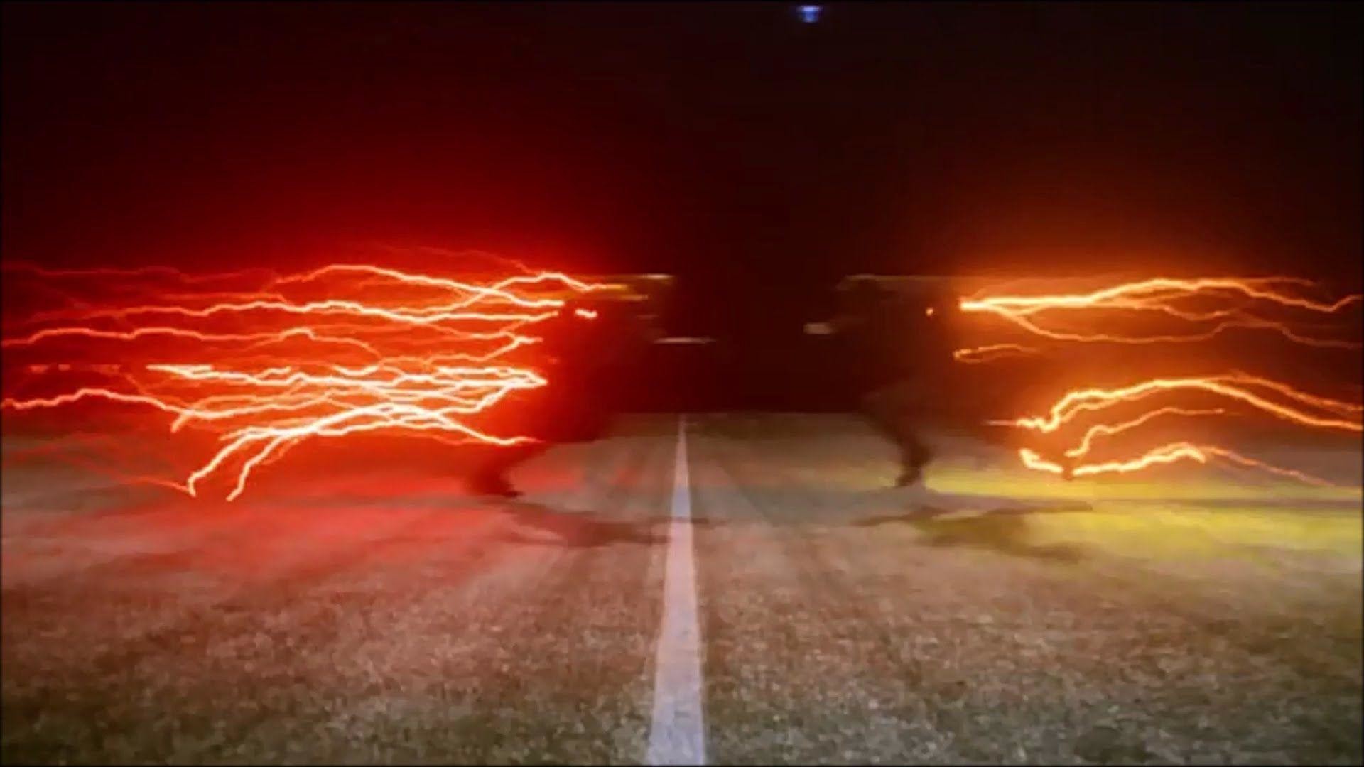 The Flash Cw Zoom Wallpaper - Flash And Reverse Flash Racing - HD Wallpaper 