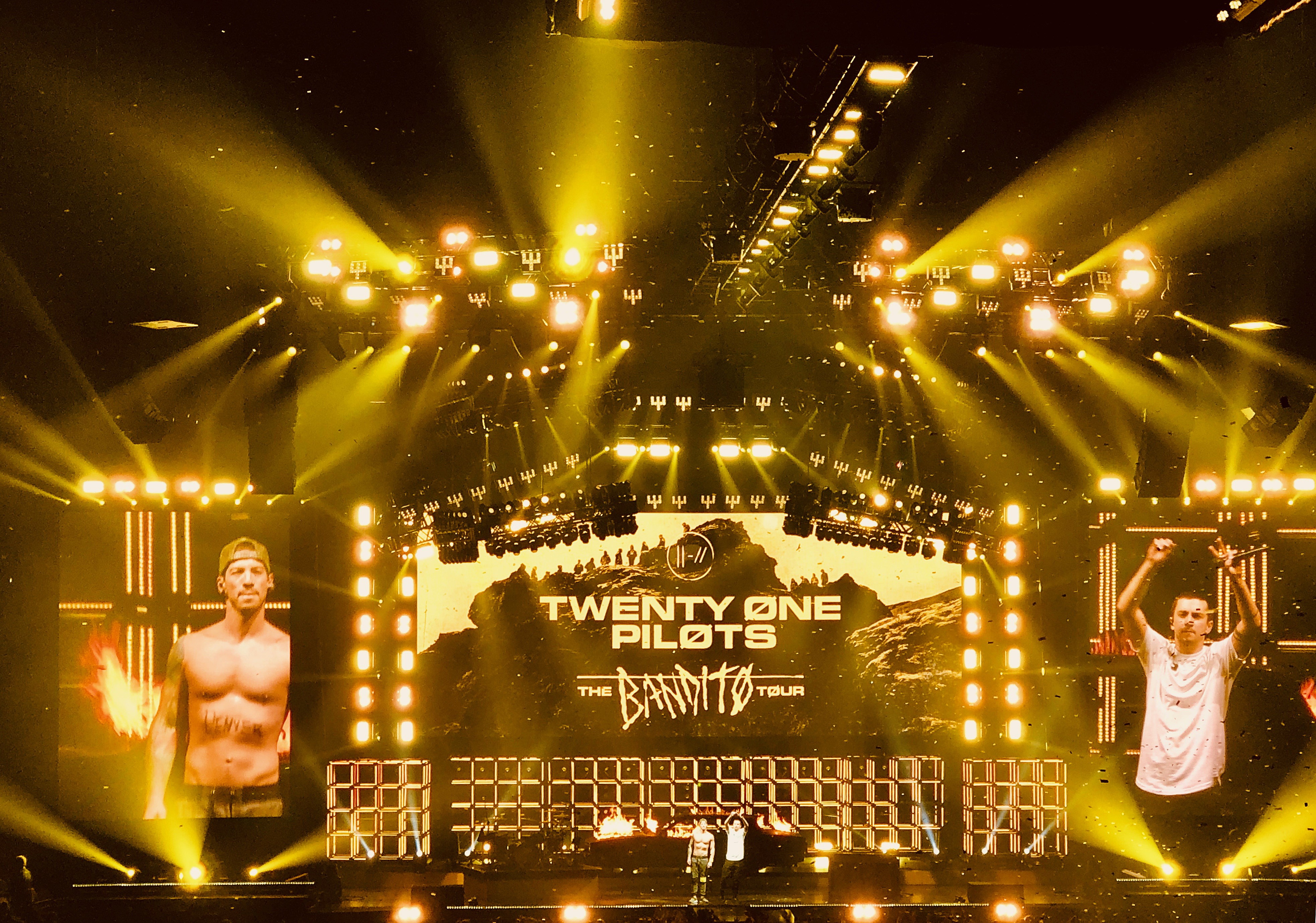 Twenty One Pilots Bandito Tour - HD Wallpaper 
