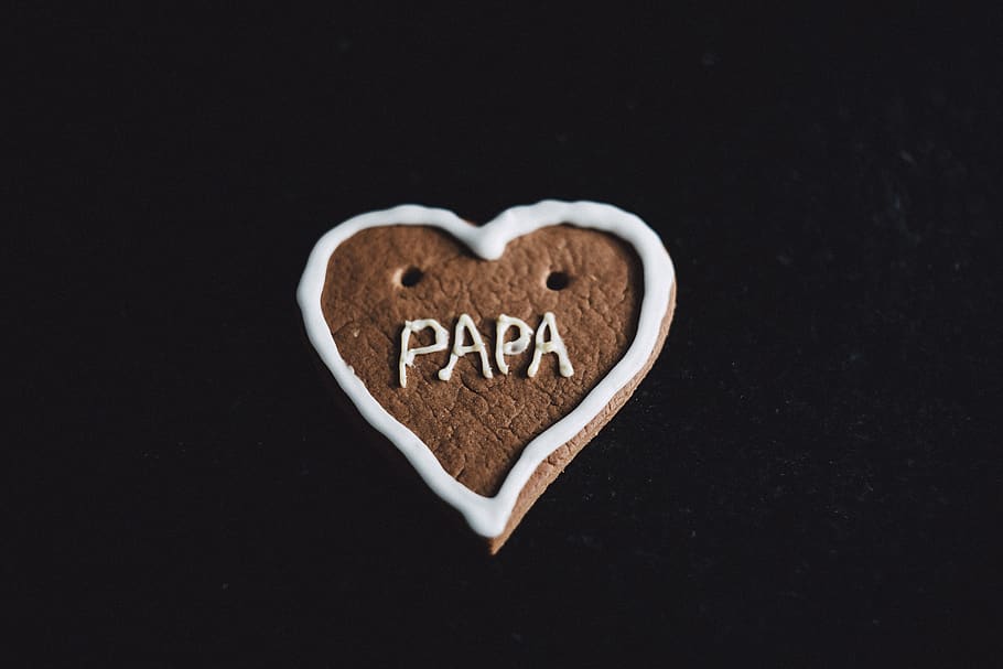 Heart-shaped Baked Cookie With Papa Written Name, Black - My Papa Is My Life - HD Wallpaper 