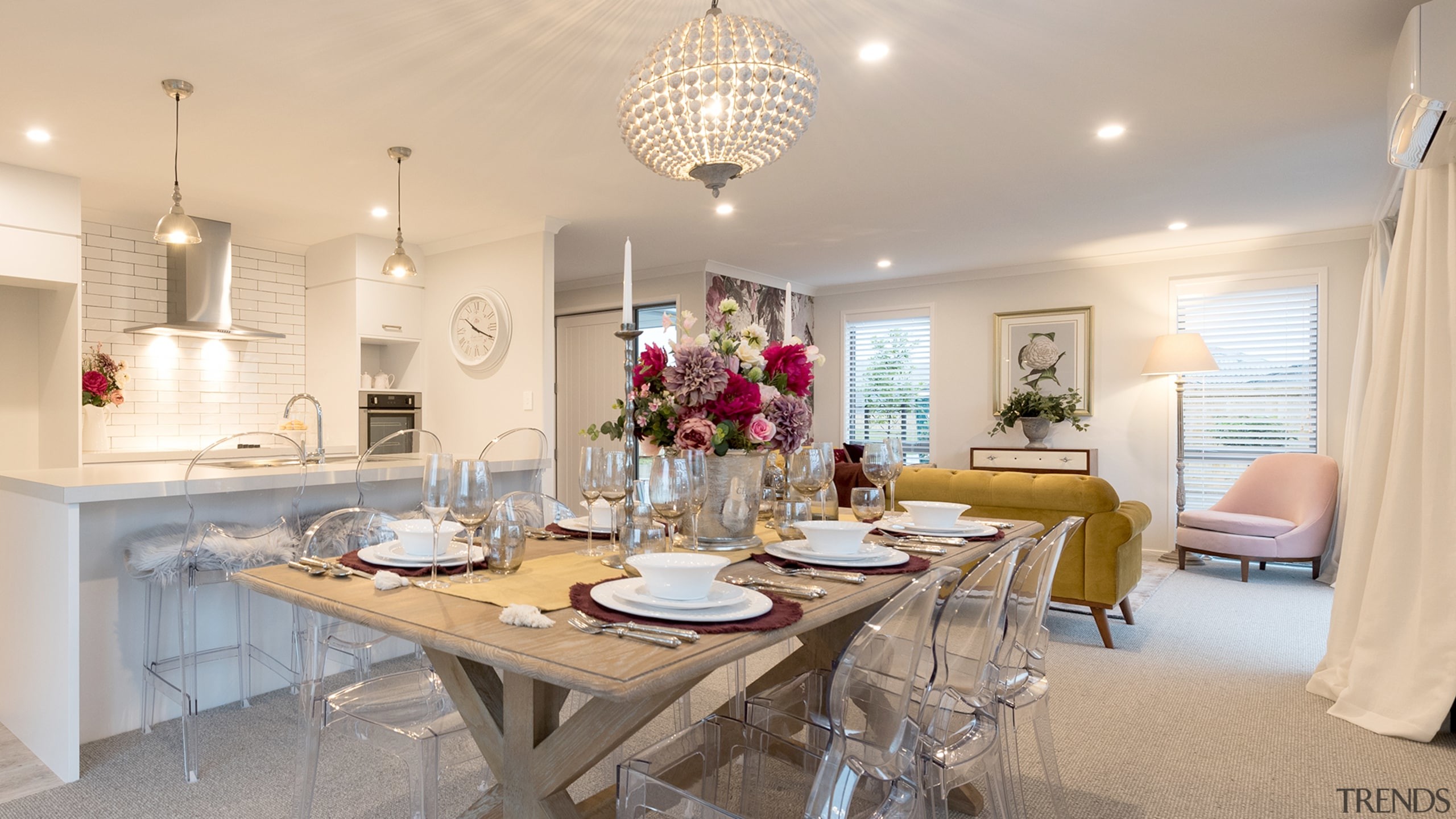 Her Dining Area 
 Data Src Dining Room Wallpaper Trends - Dining Room - HD Wallpaper 