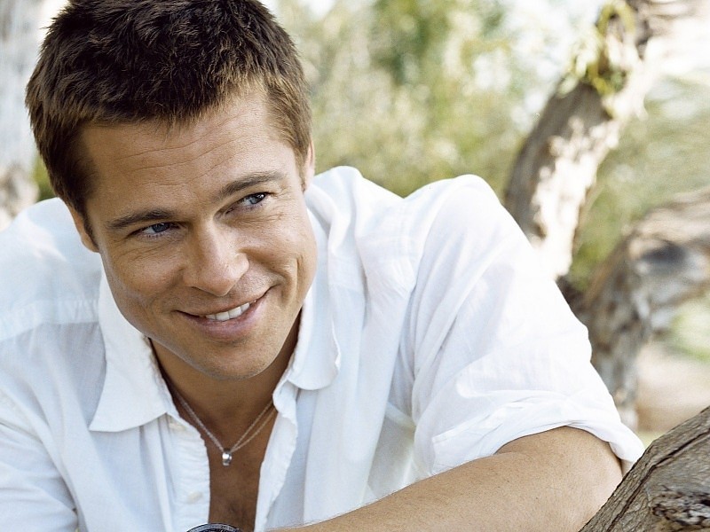 Brad Pitt In White Shirt With Smiling Wallpaper - Brad Pitt Tag Heuer - HD Wallpaper 