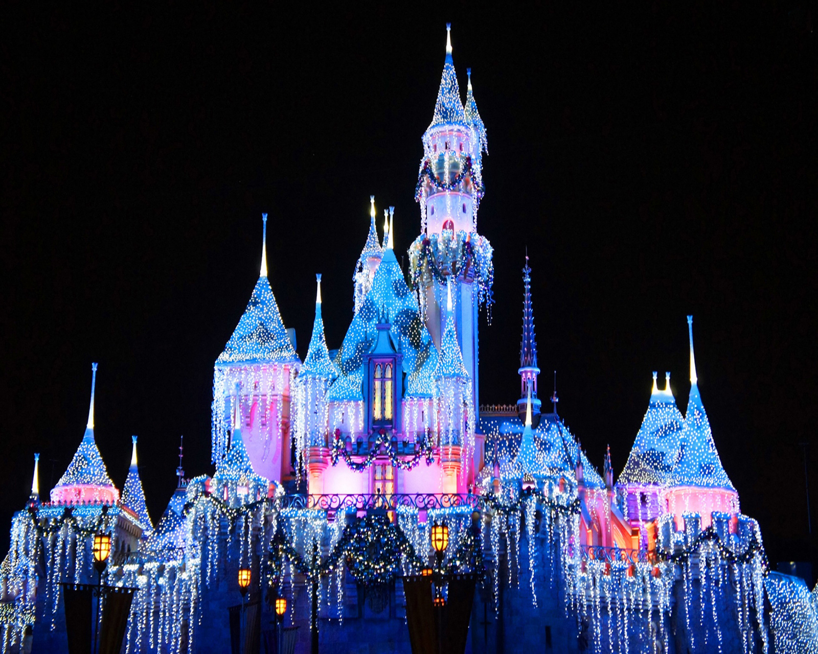 Disneyland - HD Wallpaper 