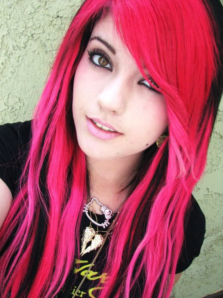 Emo Girl With Pink Hair - HD Wallpaper 