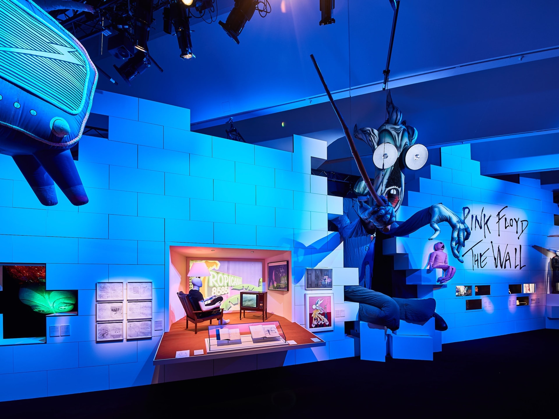 Exposición Pink Floyd The Wall - Pink Floyd Exhibition Madrid Opiniones - HD Wallpaper 