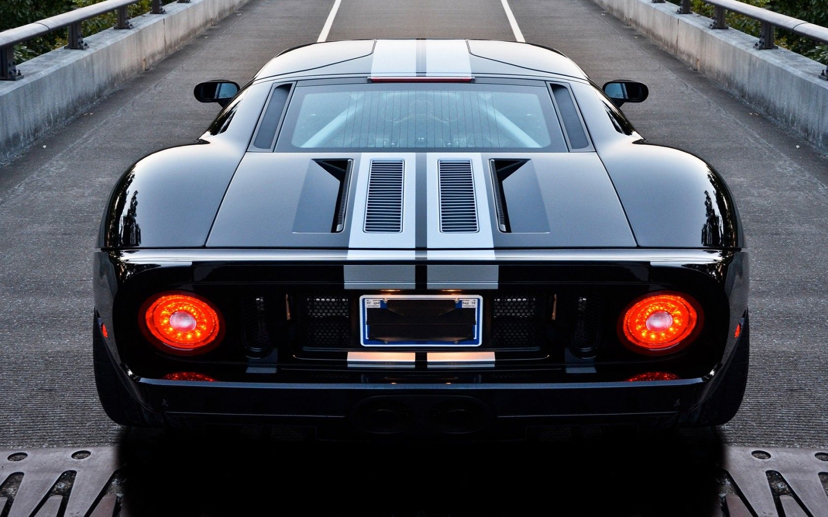 Ford Gt40 Rear View - HD Wallpaper 