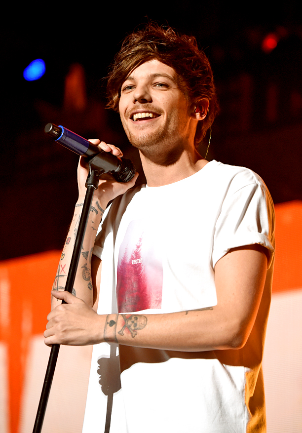 Louis Tomlinson Performing In One Direction - HD Wallpaper 