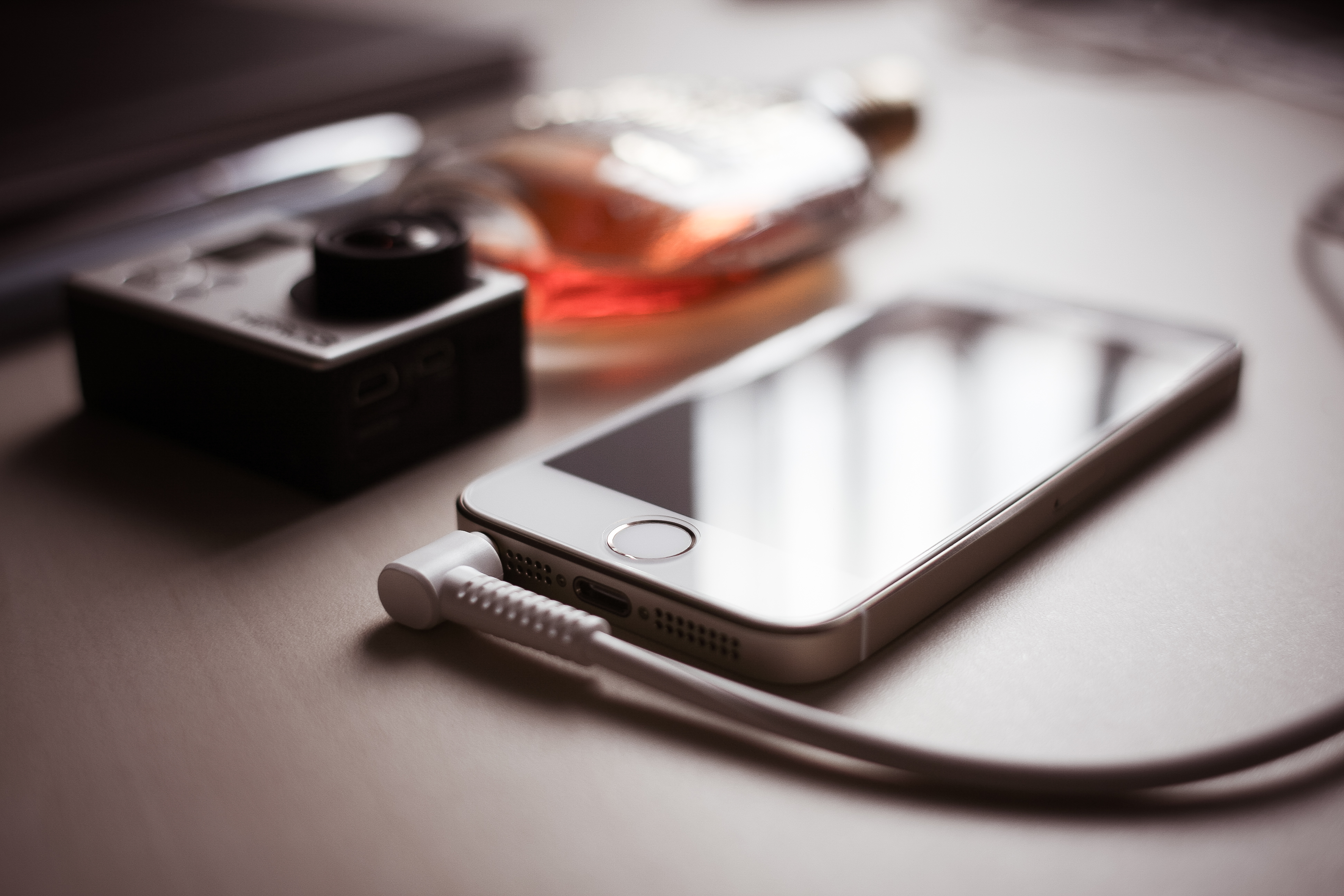 Iphone With Headphone Jack Hd - HD Wallpaper 