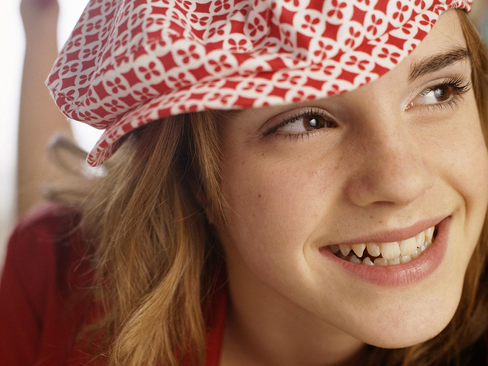 Emma Watson Smiling Images Hd - HD Wallpaper 