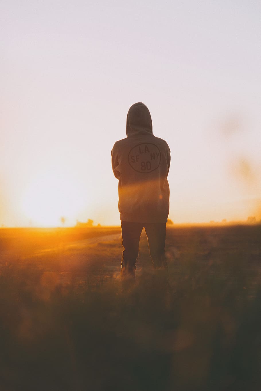 People, Man, Guy, Alone, Hoodie, Highland, Field, Sunrise, - You React To A Problem - HD Wallpaper 