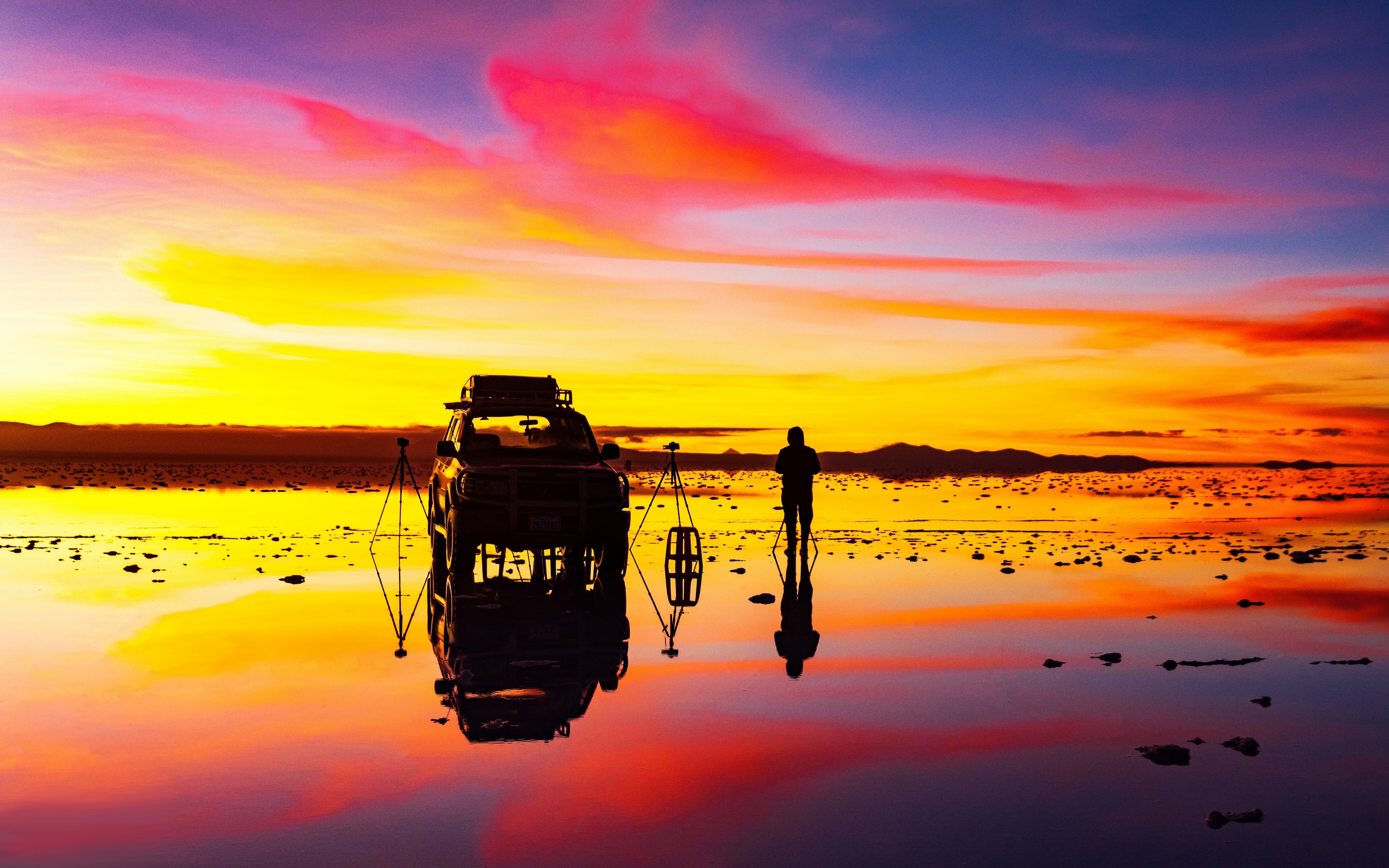 Wallpaper Sunrise, Photographer, Car, Horizon - Photography 1366x768 Wallpaper Cars - HD Wallpaper 