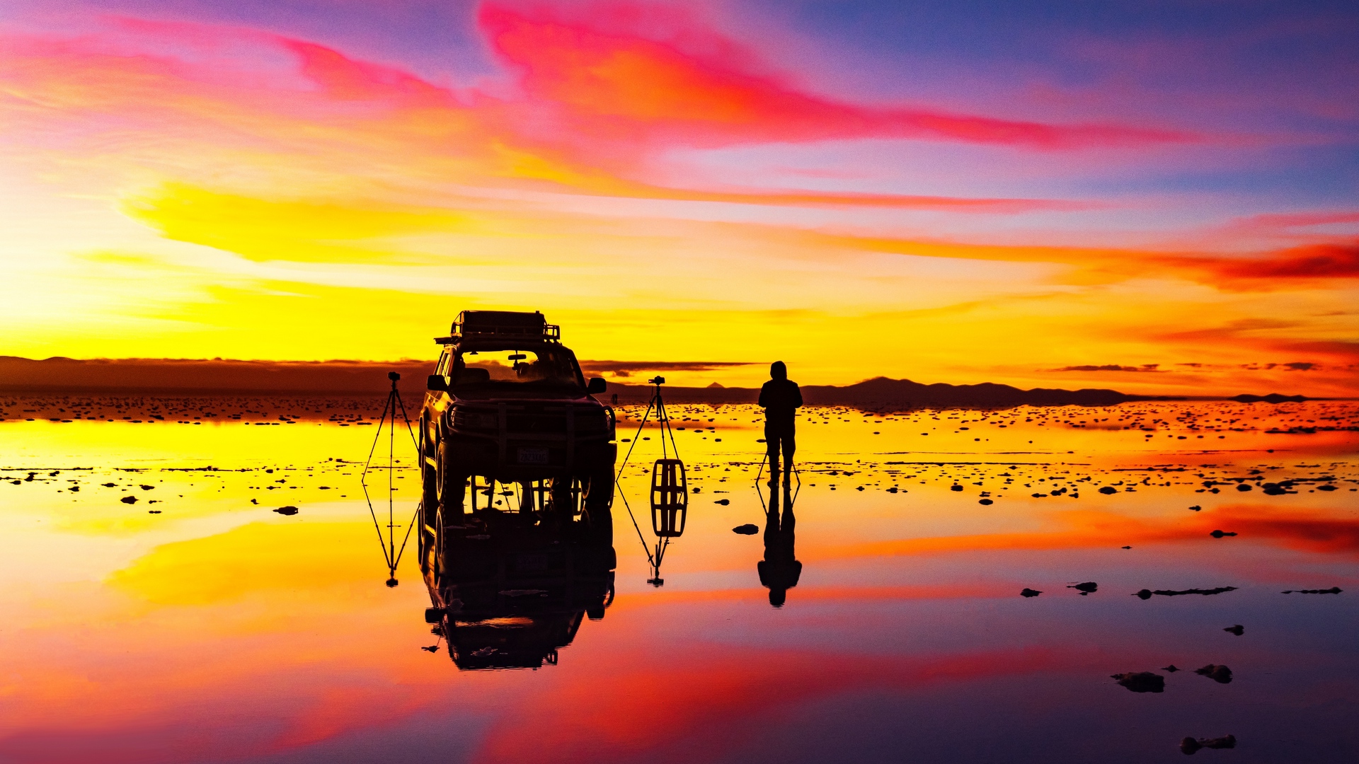 Wallpaper Sunrise, Photographer, Car, Horizon - Photography 1366x768 Wallpaper Cars - HD Wallpaper 