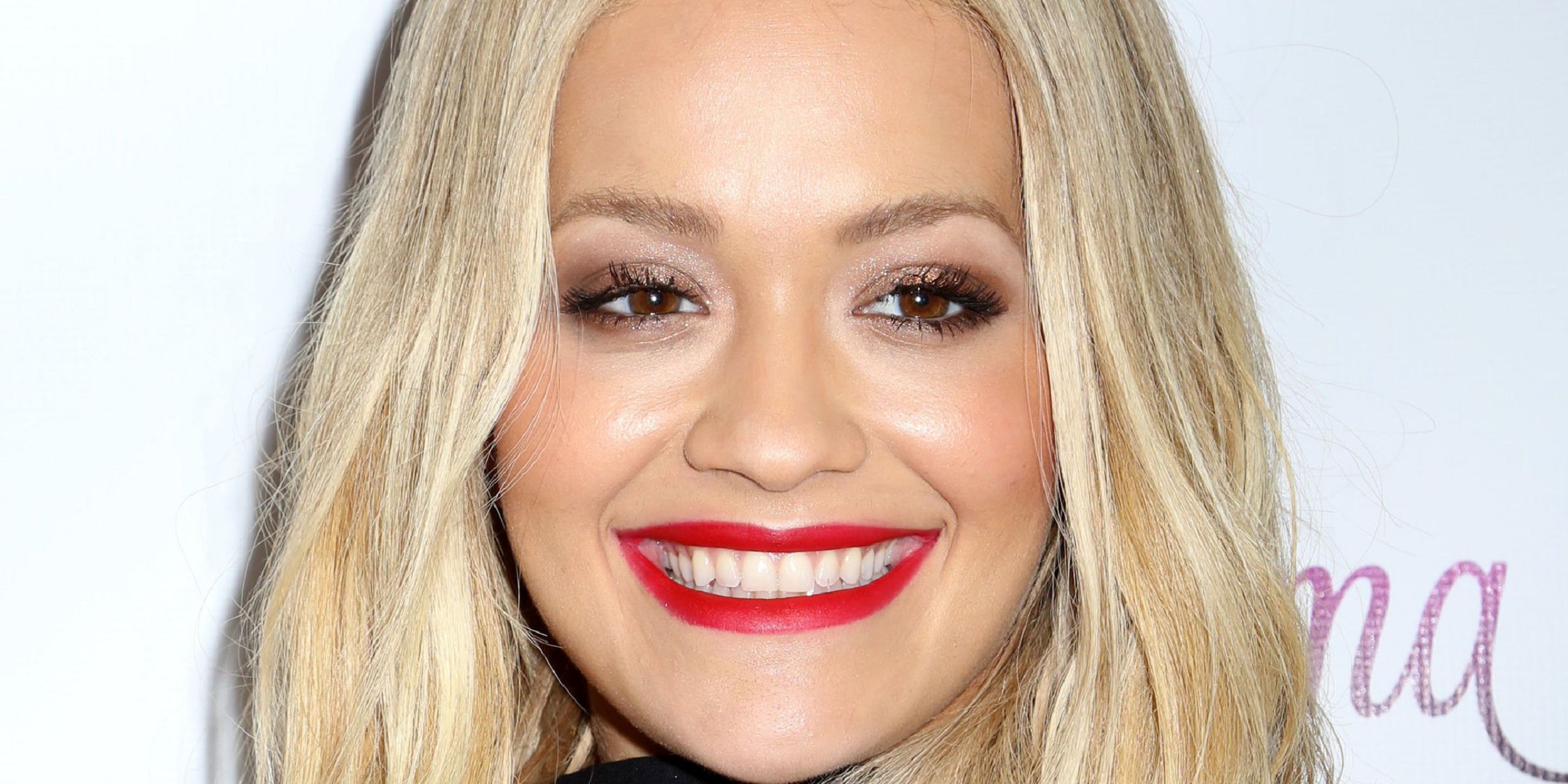 Rita Ora Wallpaper - Blond - HD Wallpaper 