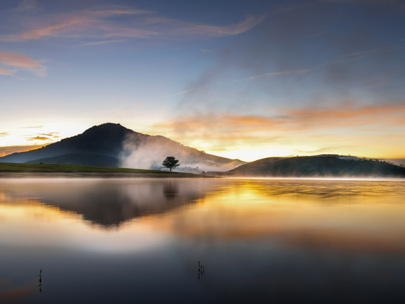 Sunrise Reflection In Mountain - HD Wallpaper 