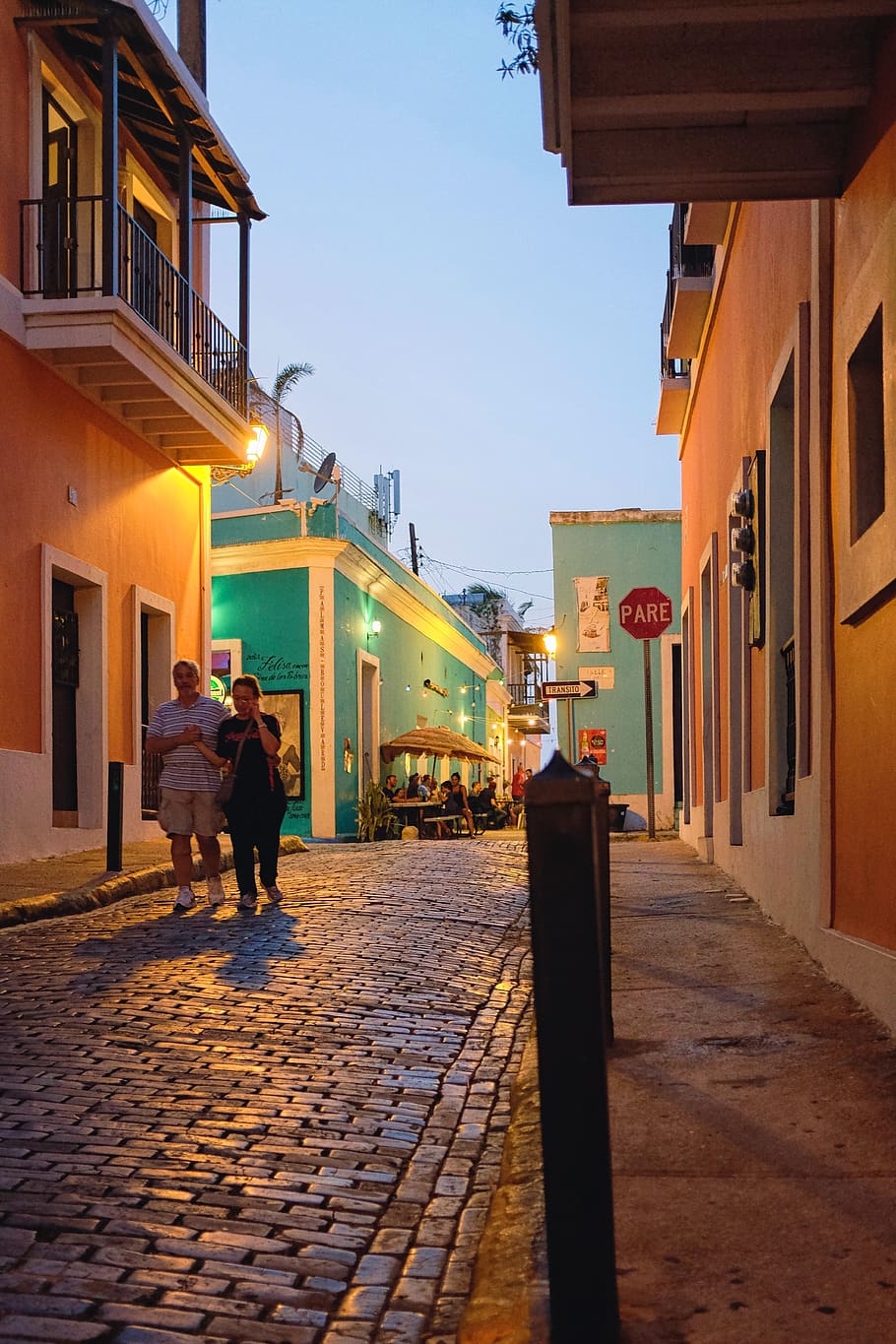 Puerto Rico, San Juan, Old San Juan, Walk, Couple, - Alley - HD Wallpaper 