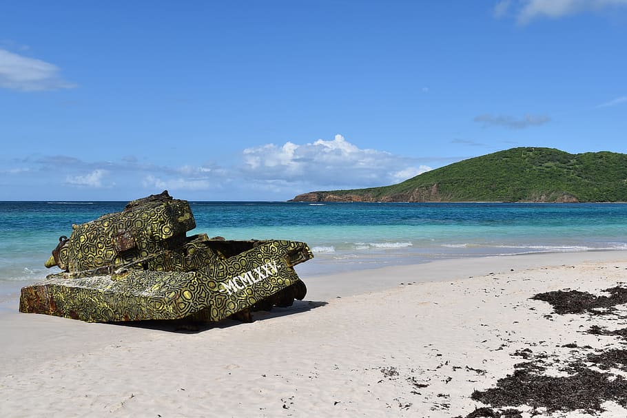 Green Vehicle One Beige Sand Shore During Daytime, - Flamenco Beach Culebra Puerto Rico - HD Wallpaper 