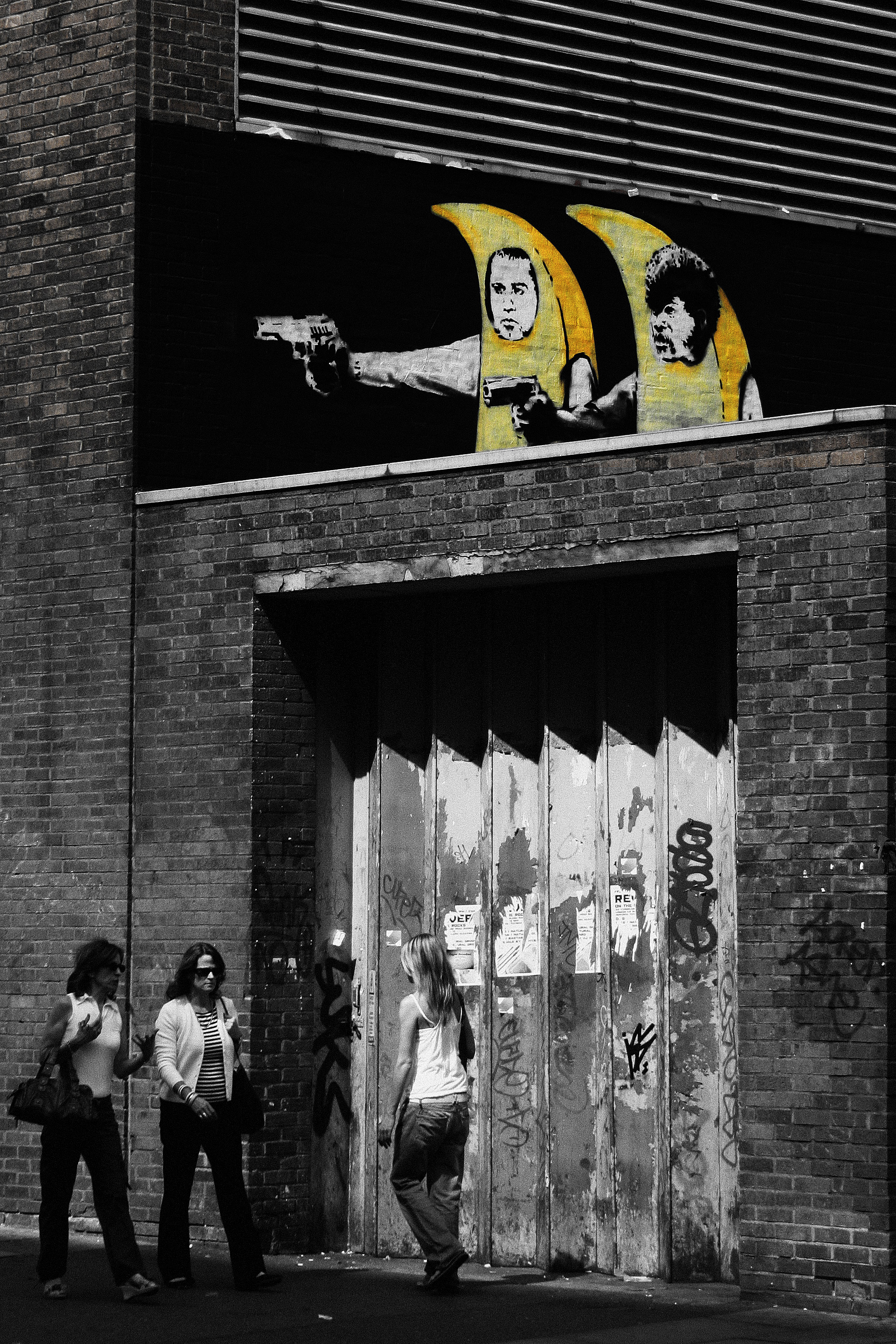 High Resolution Wallpaper - Banksy Pulp Fiction - HD Wallpaper 