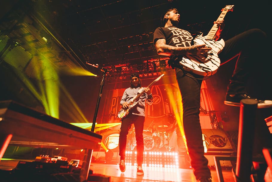 Two Men Playing Electric Guitars, People, Stage, Rock, - Fender Bassman 800 Head Cab - HD Wallpaper 