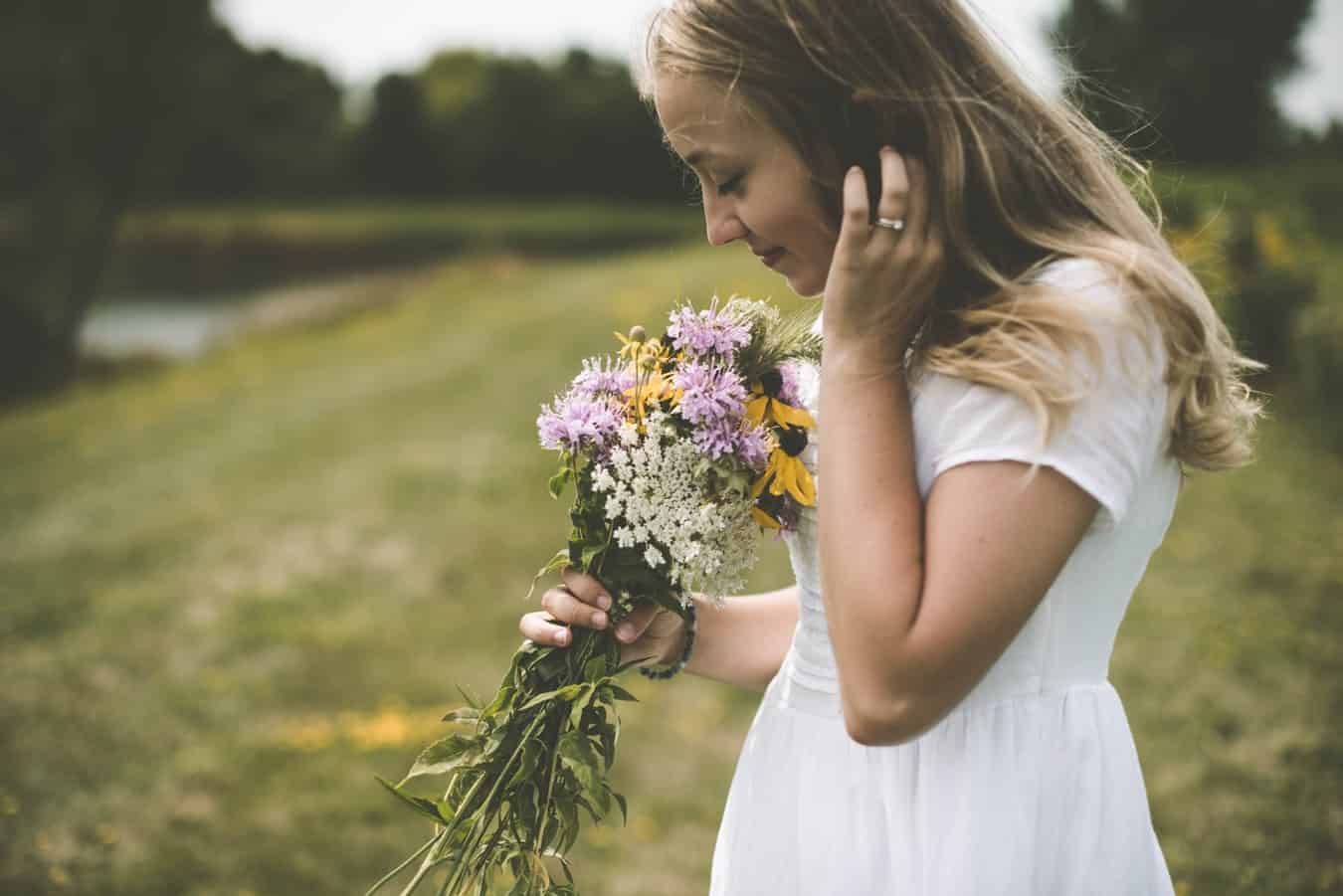 Simple Wildflower Bridesmaid Bouquets - HD Wallpaper 