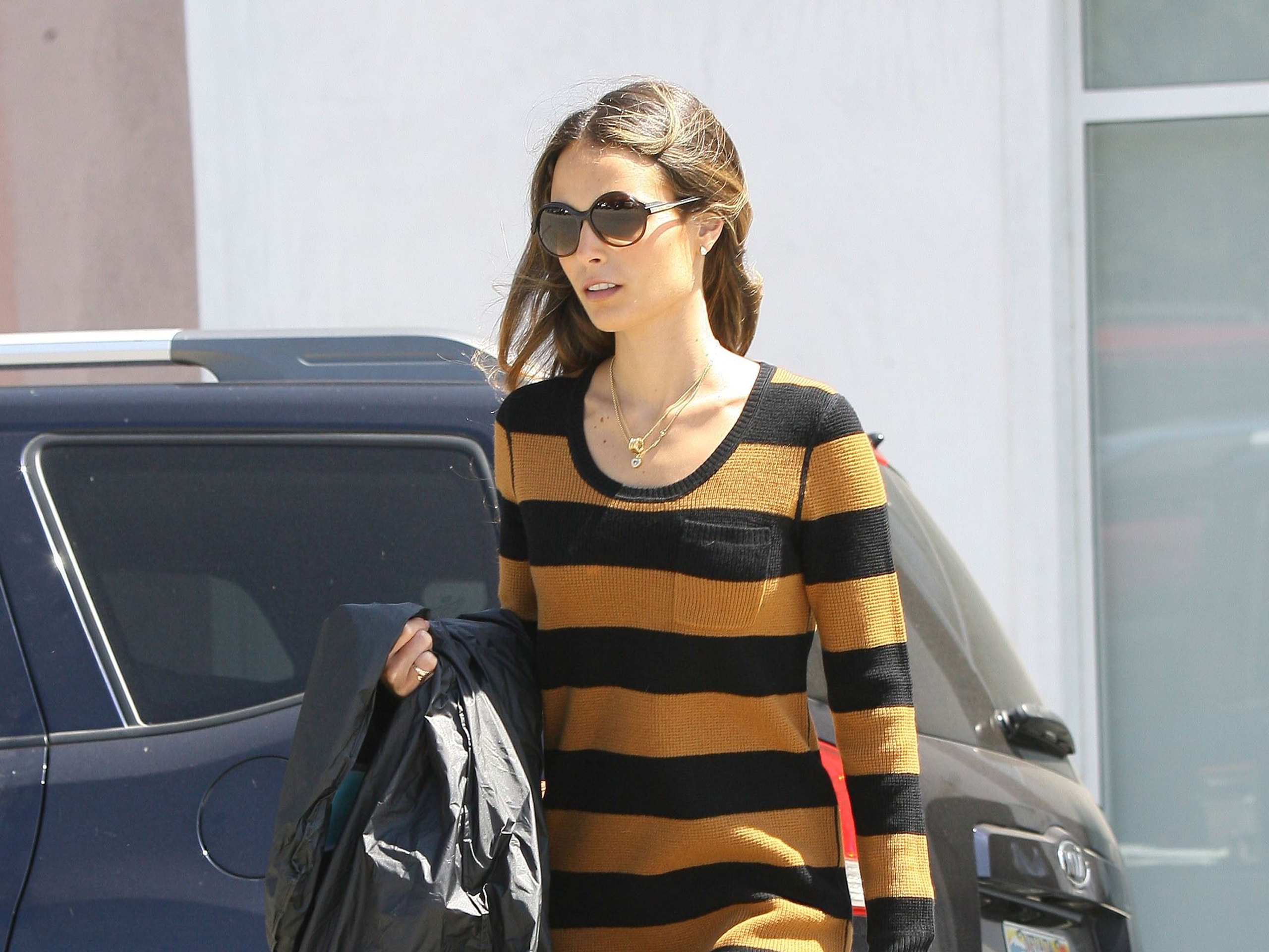 Jordana Brewster In Los Angeles - Girl - HD Wallpaper 