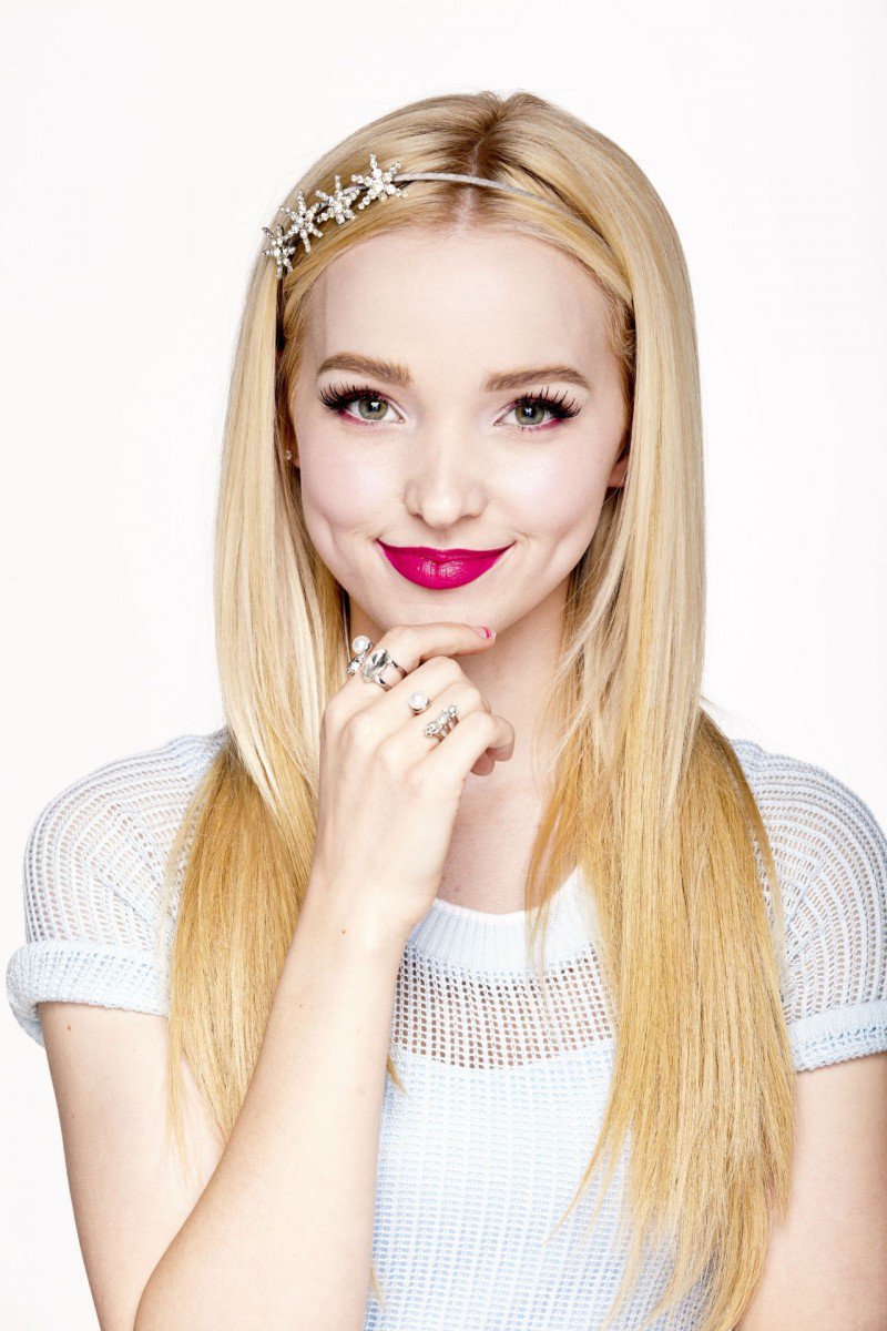 Dove Cameron Photo 50 Of 370 Pics, Wallpaper - Dove Cameron Beer Png - HD Wallpaper 