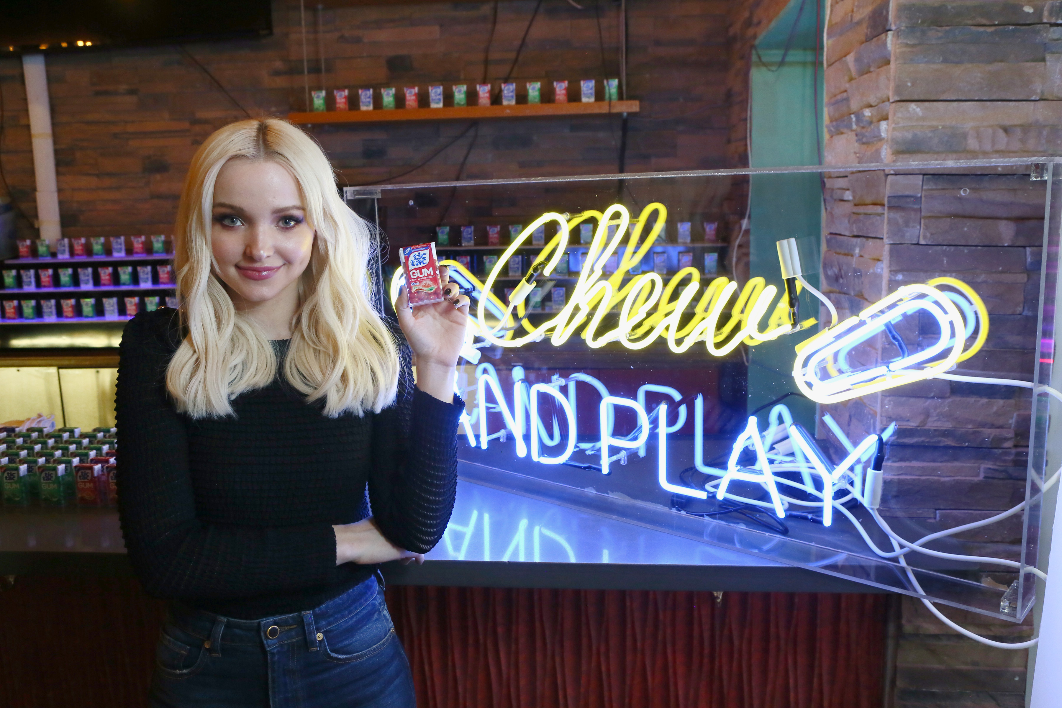 Dove Cameron - Dove Cameron Tic Tac - HD Wallpaper 